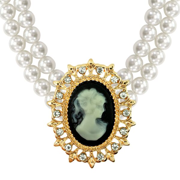 collana girocollo in perle bianche con cameo