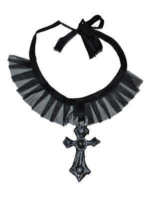 collana con croce gotica
