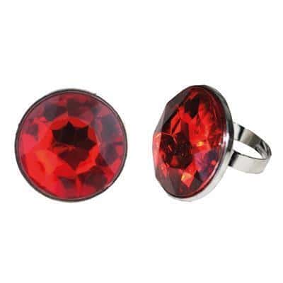 anello con gemma rossa