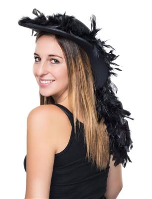 cappello nero in feltro con boa
