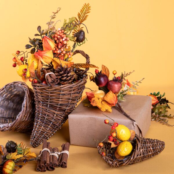 pick decorativo autunnale con zucca, bacche e foglie artificiali (copia)