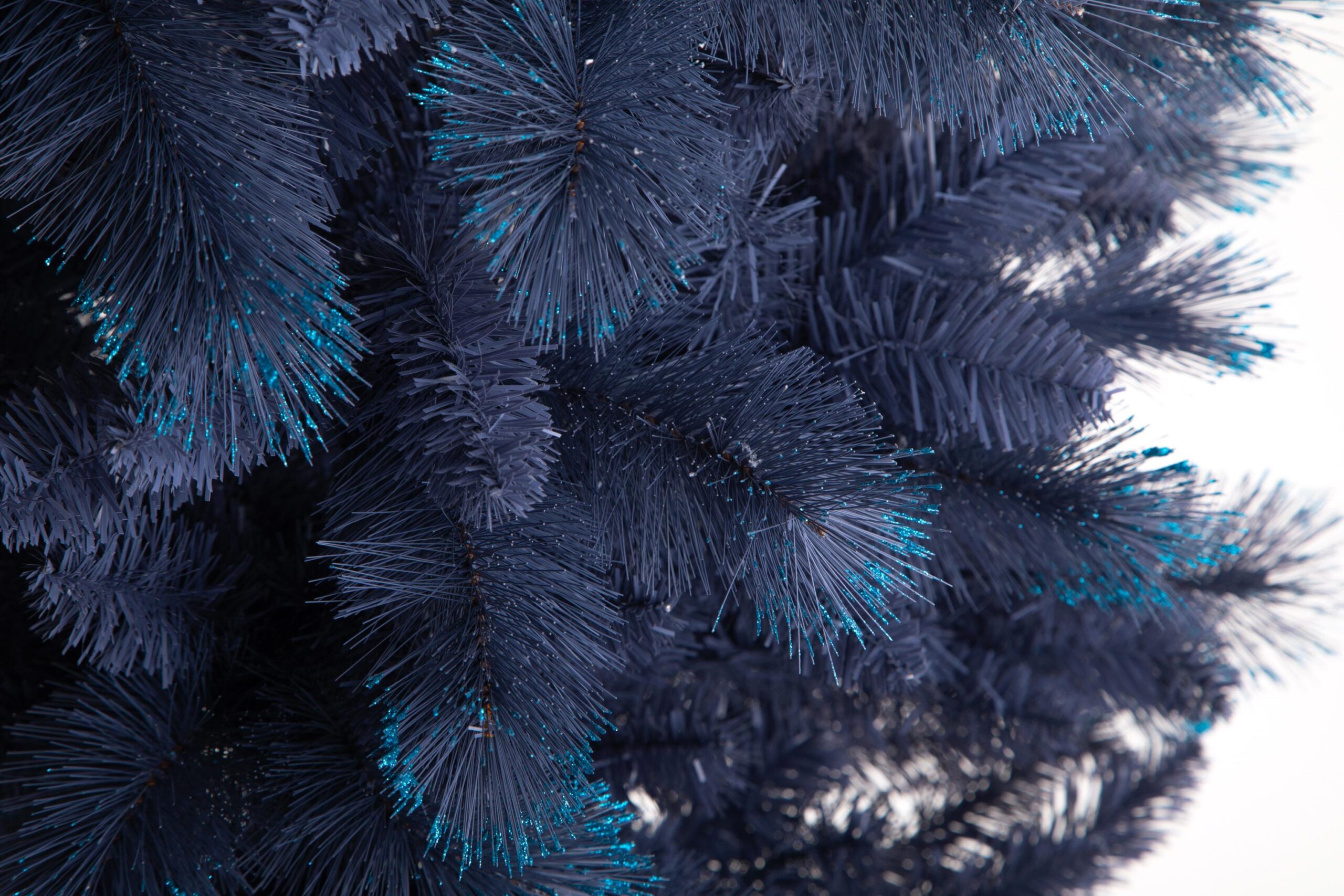 albero di natale slim blu 120 cm con glitter azzurri – 164 rami pvc e pp