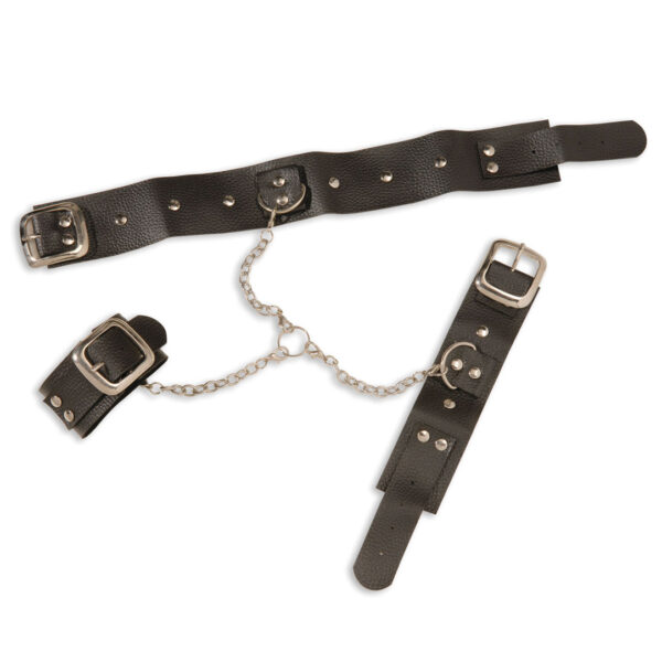 Girocollo con Manette Borchiate