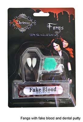 Denti Canini da Vampiro con  Sangue
